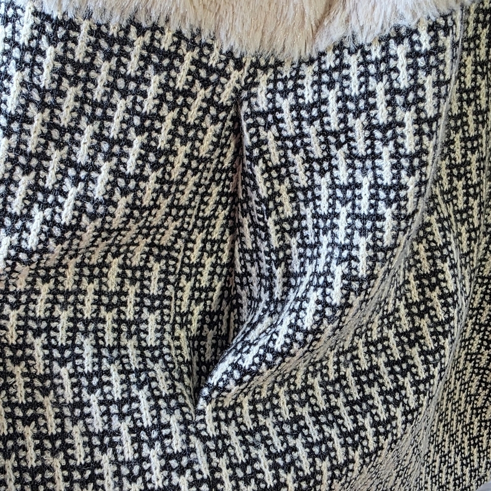 Hem & Thread Sherpa Knit Open Front Vest Size Medium Cozy Textured Boho - Picture 4 of 7